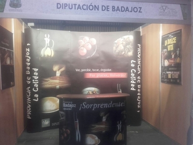 La Diputación de Badajoz muestra la oferta turística de la provincia en la Feria de Muestras de Salvaleón