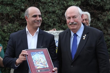El Club de Leones inaugura un monolito en homenaje a  la ciudad de Zafra    