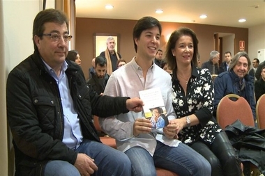 El libro del hijo de Vara apunta el papel de responsabilidad social del presidente extremeño desde 2015 en España