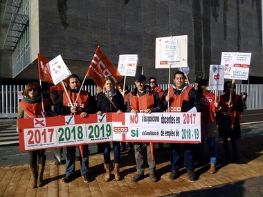CCOO Extremadura registra unas 2.500 firmas en la Consejería de Educación para negociar la oferta de empleo docente