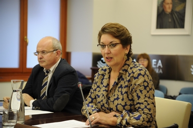 Carmen Santos comparecerá en la Asamblea siga o no en la Cexma para explicar la supresión del programa 'Tu empleo'