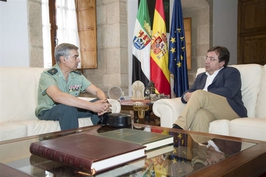 Vara recibe al jefe de la Tercera Zona de la Guardia Civil de Extremadura y preside la reunión del Patronato de Fundecyt