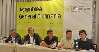 Las cooperativas agroalimentarias aportan la mitad del valor total de las producciones agroganaderas de Extremadura