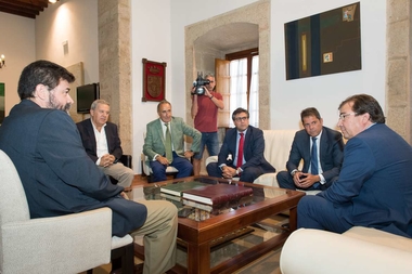 Fernández Vara se reúne con el presidente de CEPYME