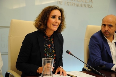 Olga García destaca el momento de intensa implantación de energía renovable que está viviendo Extremadura
