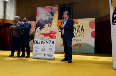 Fernández Vara afirma que la Feria del Toro de Olivenza es una historia de éxito