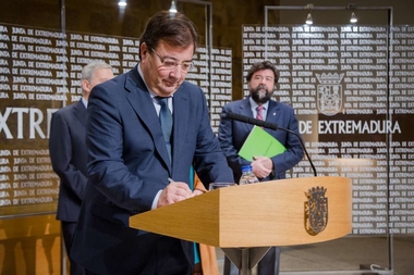 El Gobierno regional y los agentes sociales firman la Declaración para la concertación social en Extremadura 2020-2023   