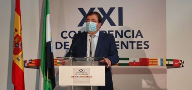 Fernández Vara aboga en la Conferencia de Presidentes por vincular una figura tributaria al gasto sanitario