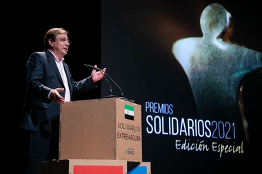 Fernández Vara pone en valor el esfuerzo colectivo de la sociedad durante la pandemia 