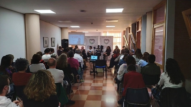 Unidas Por Extremadura analiza la situación de las personas refugiadas en la Charla-Debate Personas Refugiadas y Migrantes en Extremadura