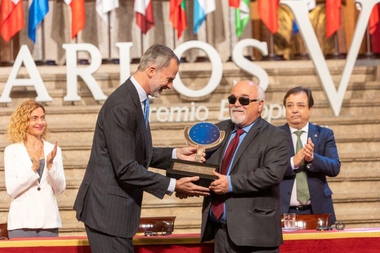 El Rey Felipe VI entrega el Premio Europeo Carlos V al Foro Europeo de la Discapacidad, en reconocimiento a su contribución al colectivo en Europa