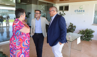 El presidente de la Diputación de Badajoz visita las instalaciones de Ctaex