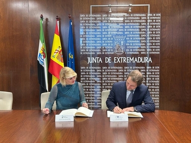 La Junta firma con el BEI un préstamo de hasta 225 millones de euros para cofinanciar la ejecución de fondos europeos