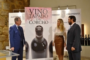 Ribera del Guadiana será la primera DO a nivel mundial que invitará a sus bodegueros a usar tapones de corcho